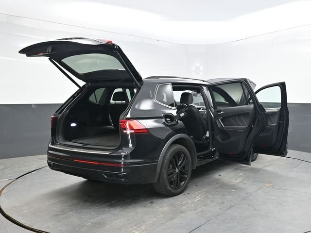 Used 2022 Black Volkswagen 2.0T SE R-Line Black image 38