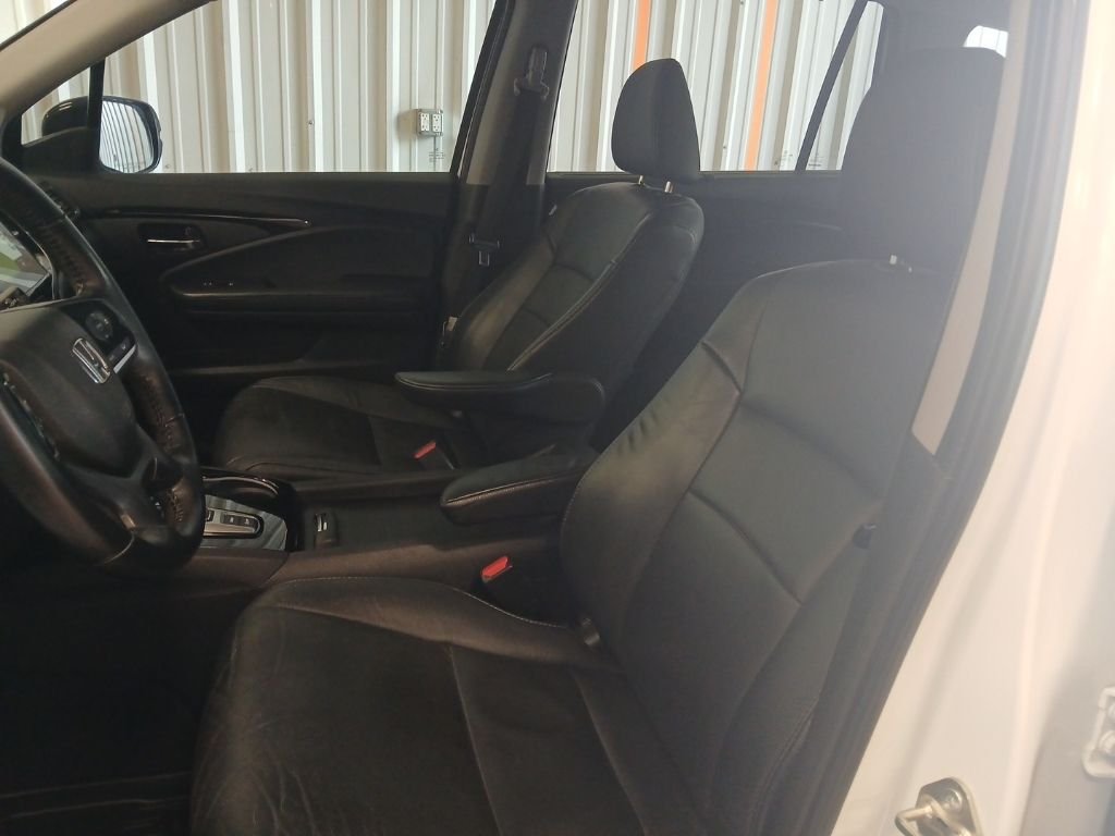 Used 2020 White Honda Touring image 32