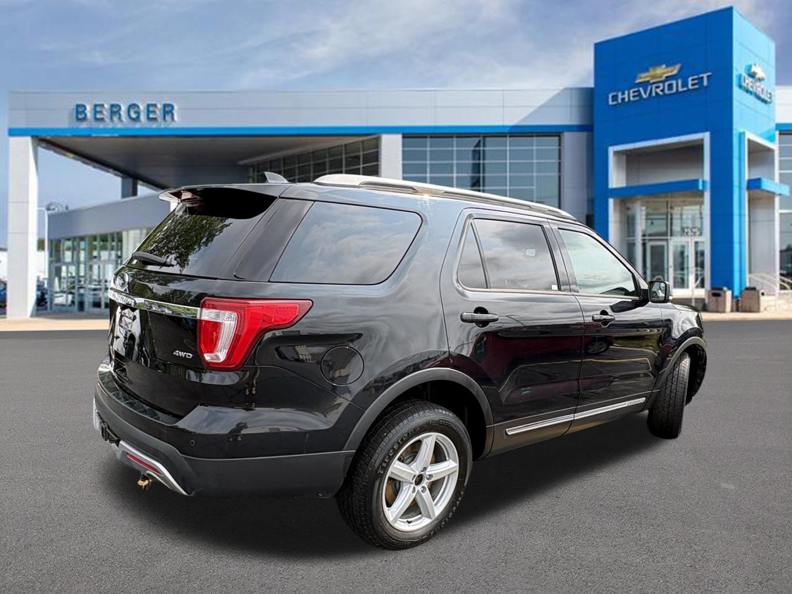 Used 2017 Ford Explorer XLT with VIN 1FM5K8D81HGC53759 for sale in Grand Rapids, MI