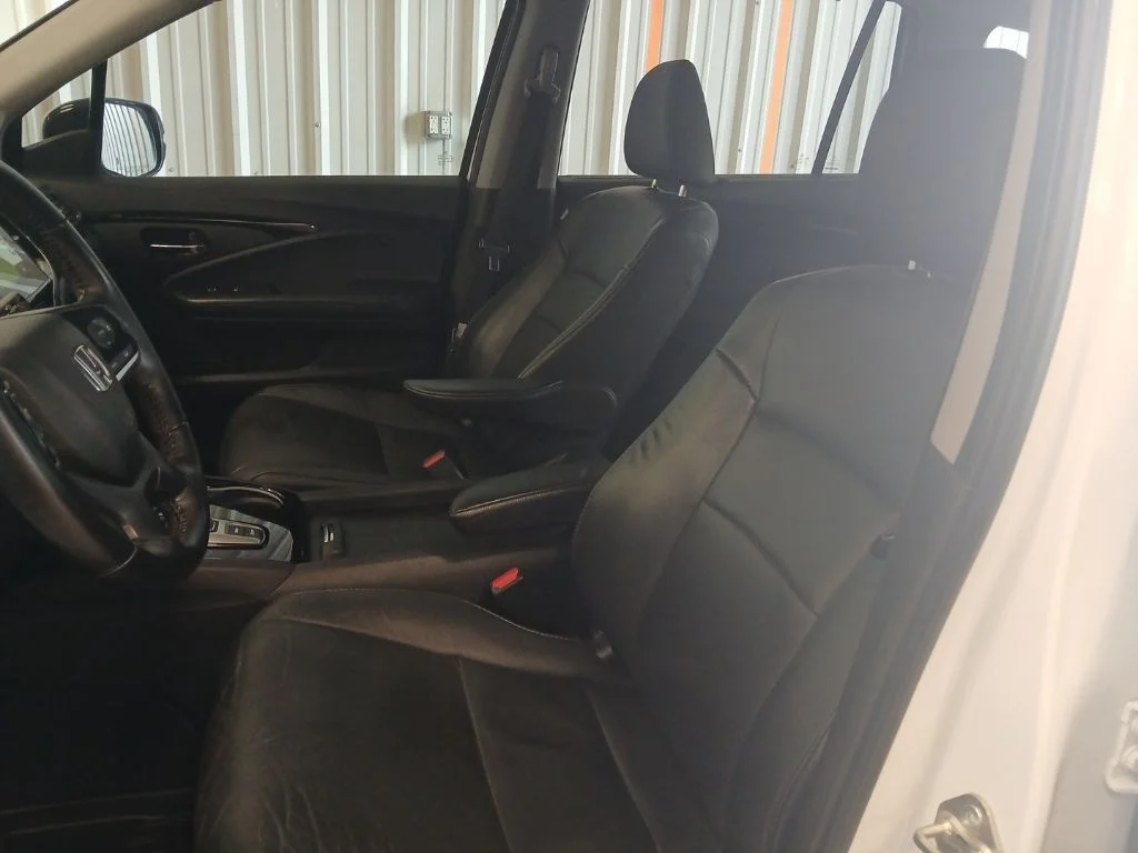 Used 2020 White Honda Touring image 32