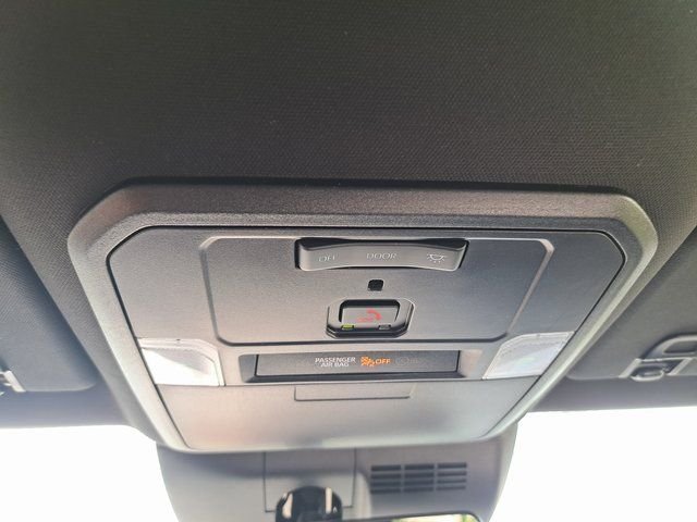 Used 2025  Toyota SR5 image 21