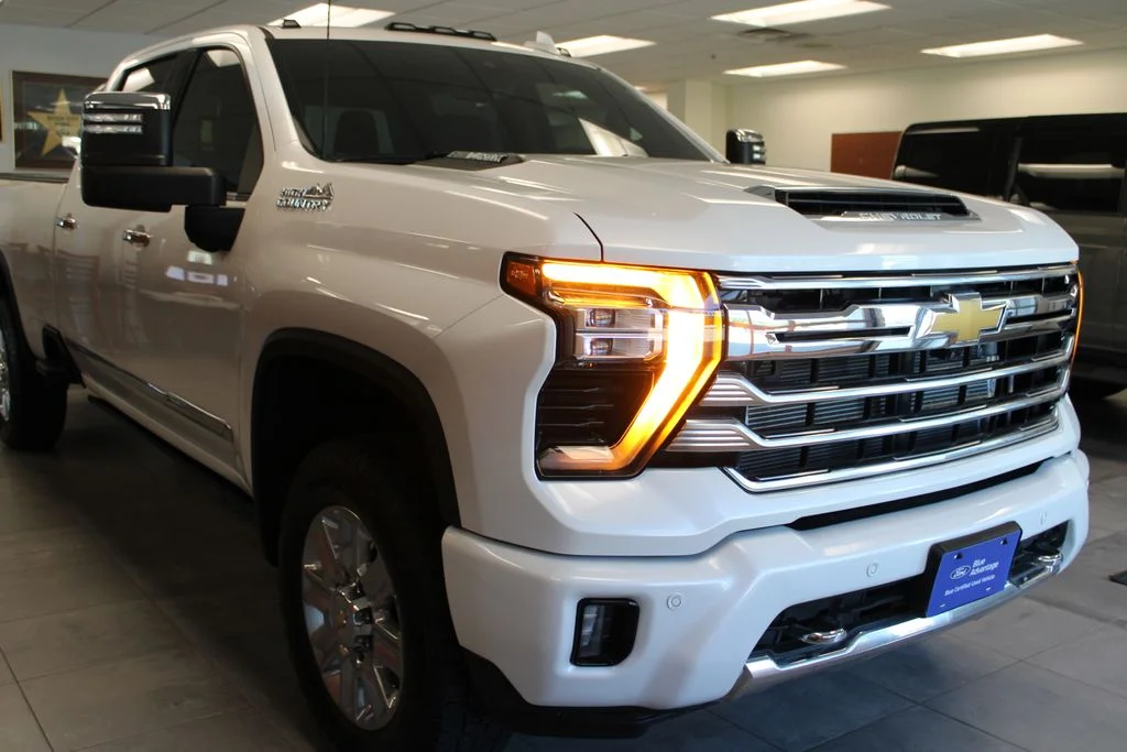 Certified Used 2024 Iridescent Pearl Tricoat Chevrolet High Country image 7