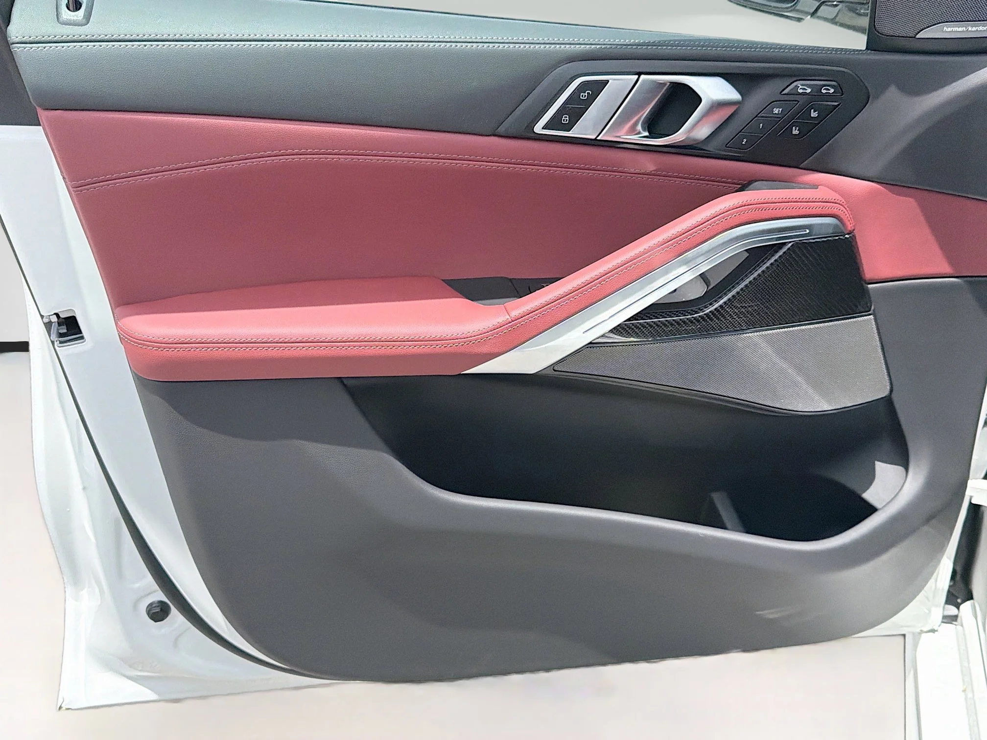 New 2027 Alpine White BMW M60i image 21