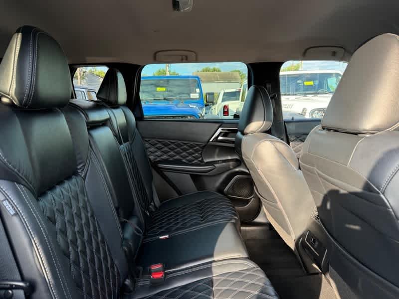 Used 2022 Cosmic Blue Metallic Mitsubishi SEL Special Edition image 11