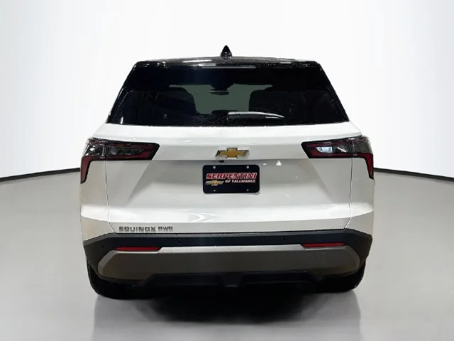 2027 Chevrolet Equinox LT - Photo 9