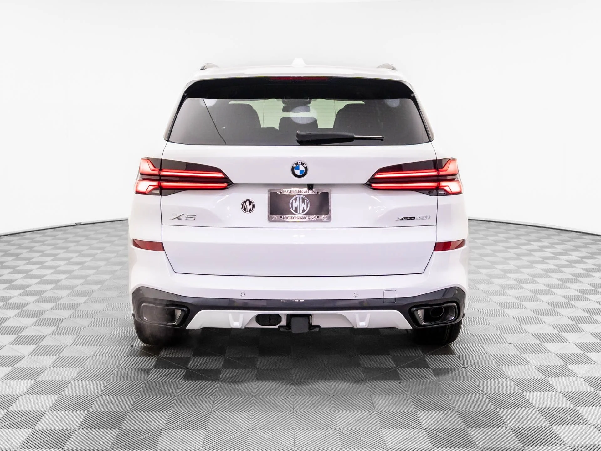 New 2026 White BMW xDrive40i image 5