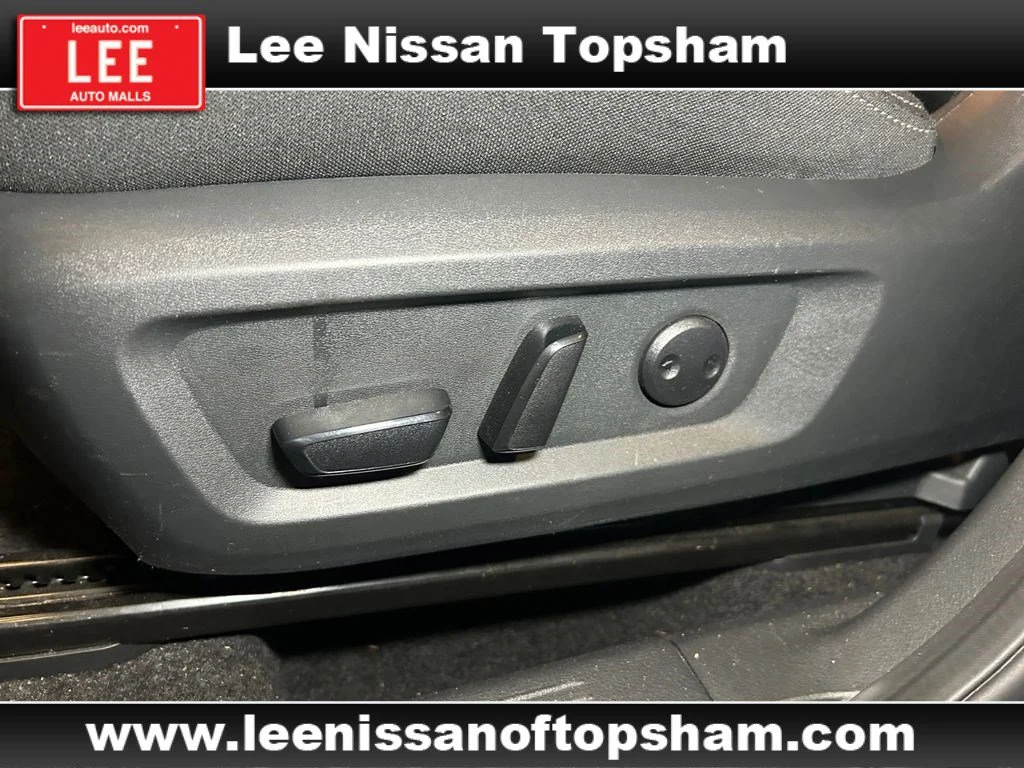 Used 2025 Super Black Nissan SV image 24