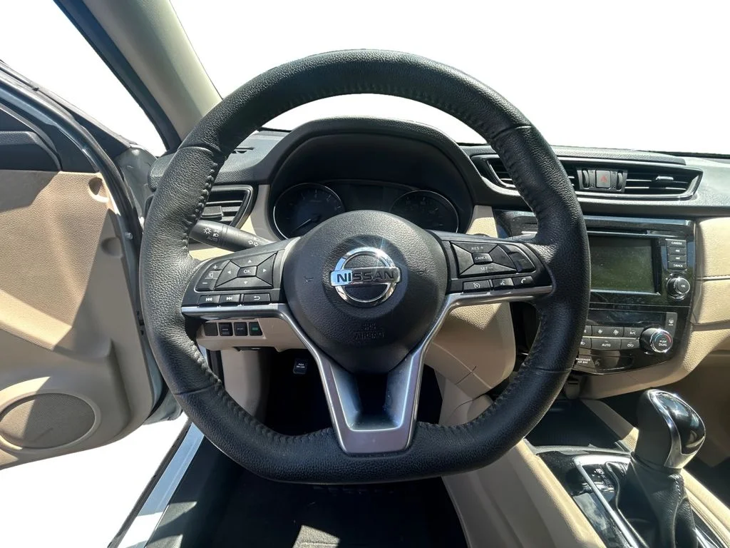Used 2019 Pearl White Nissan SV image 13
