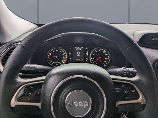 Used 2015 Silver Jeep Sport image 28