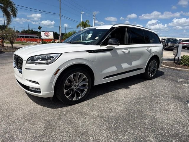 Used 2022 White Lincoln Grand Touring image 3