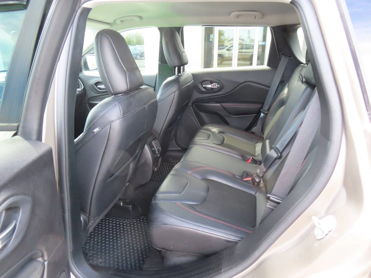 Used 2021 Light Brownstone Pearl Coat Jeep Trailhawk 4x4 4dr SUV image 10