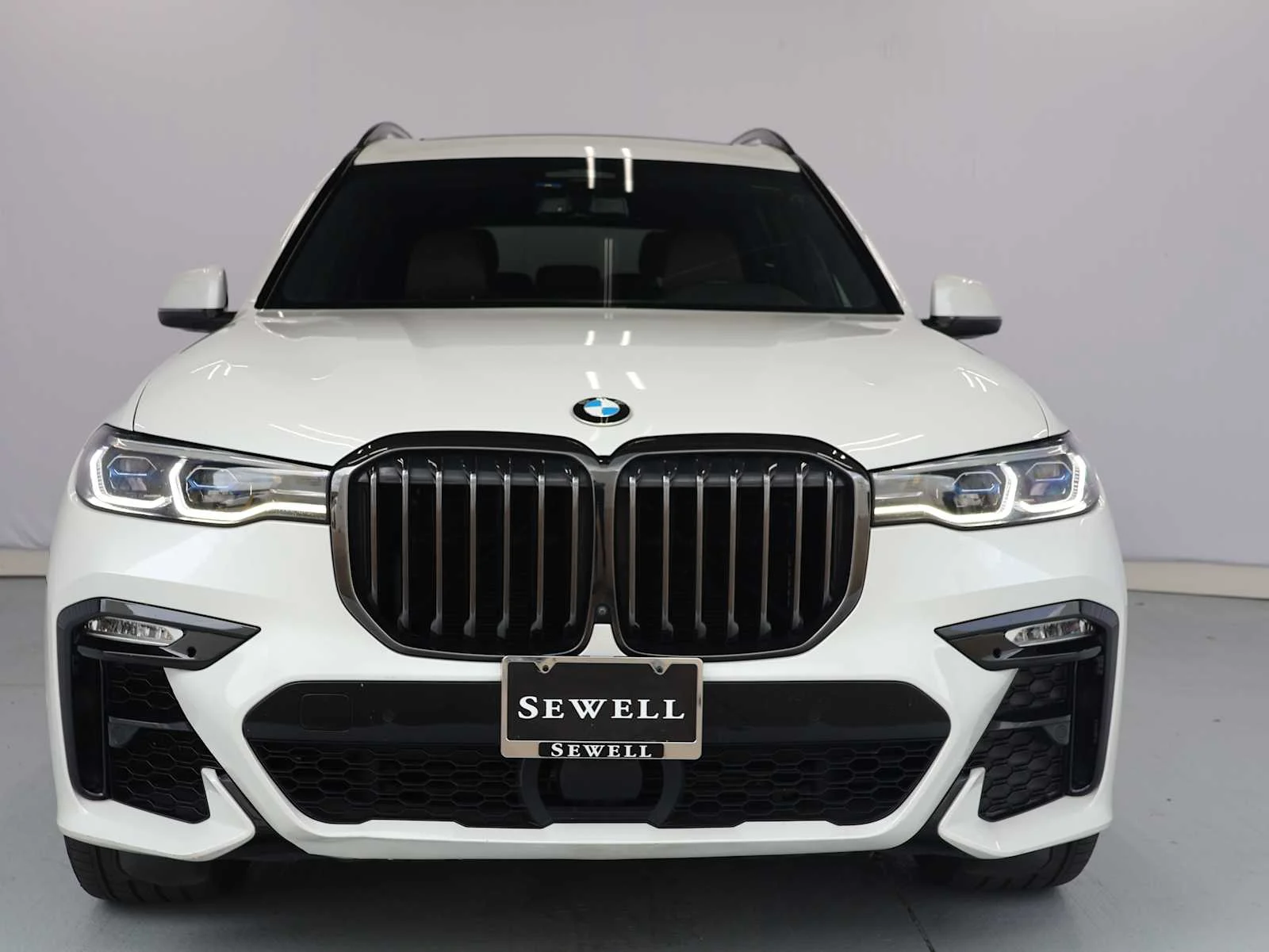 Certified Used 2022 Mineral White Metallic BMW M50i image 2