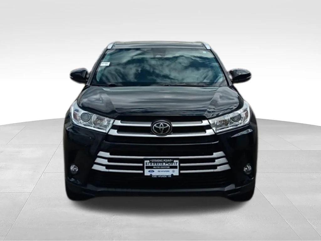 Used 2019 Midnight Black Metallic Toyota XLE image 10