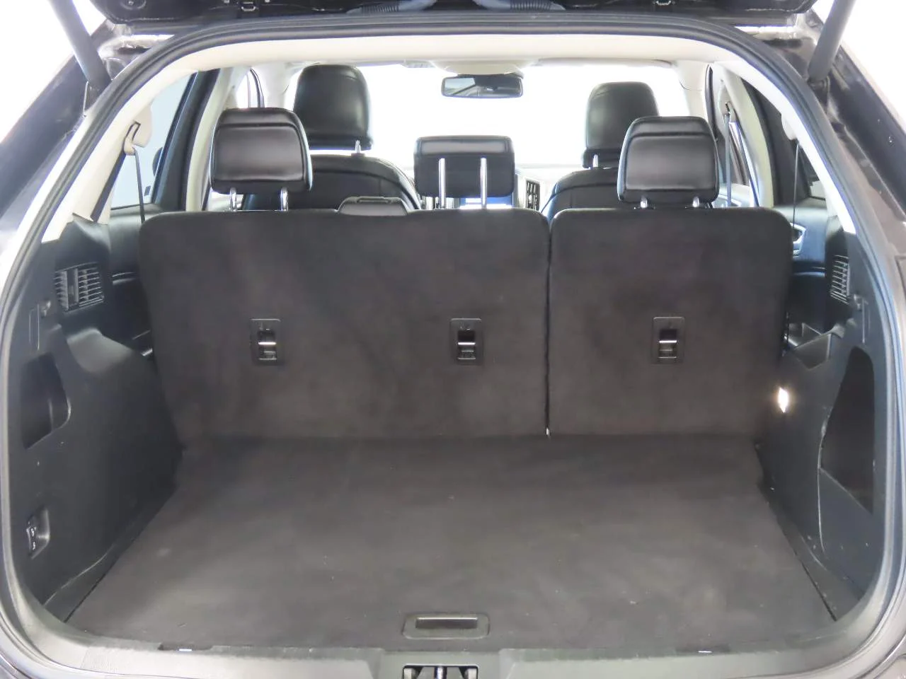 Used 2023 Agate Black Ford SEL image 18