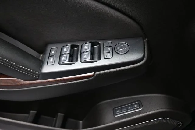 Used 2020 Black GMC SLT image 36