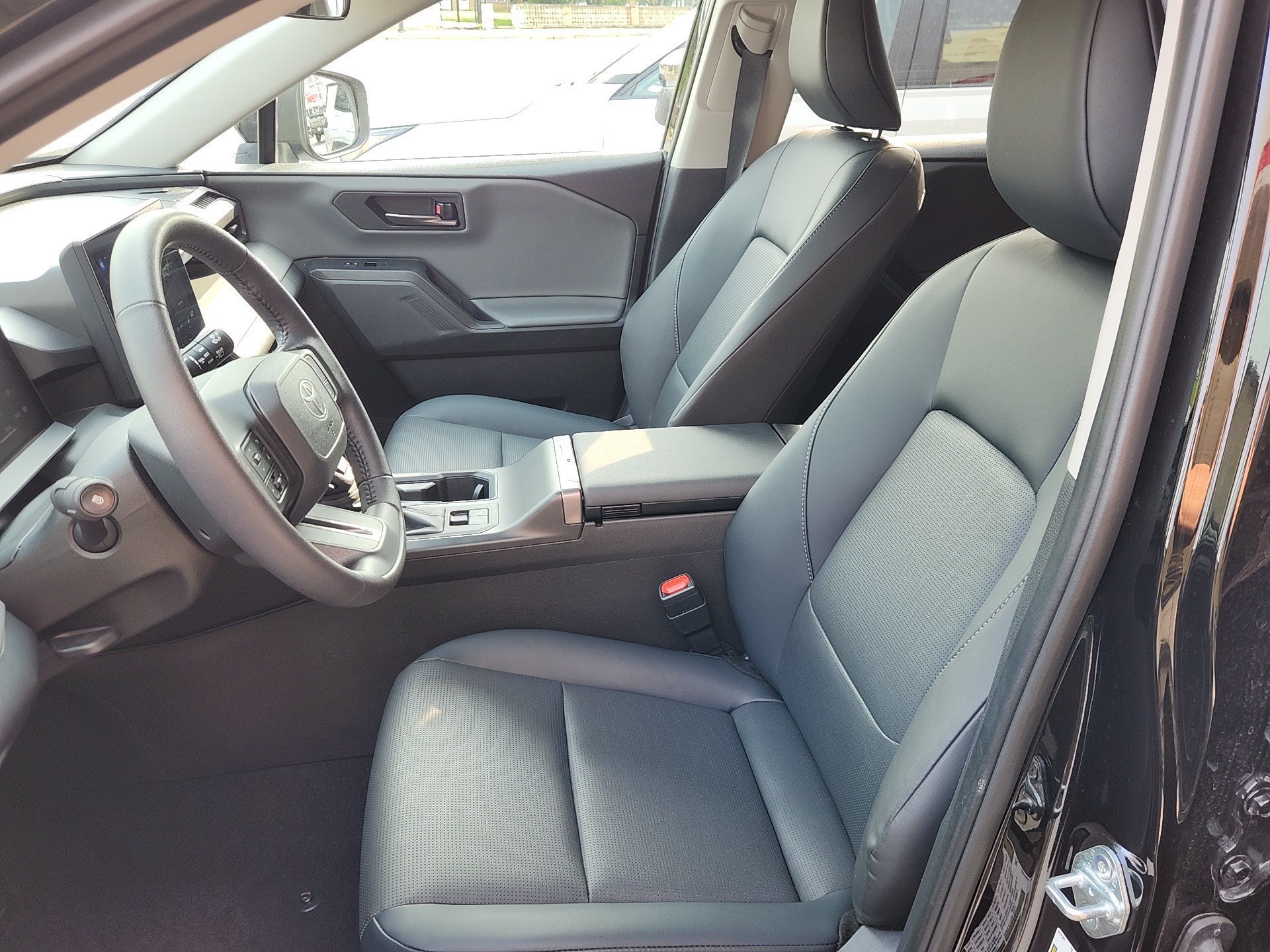 Used 2026 Midnight Black Metallic Toyota XLE Premium image 19