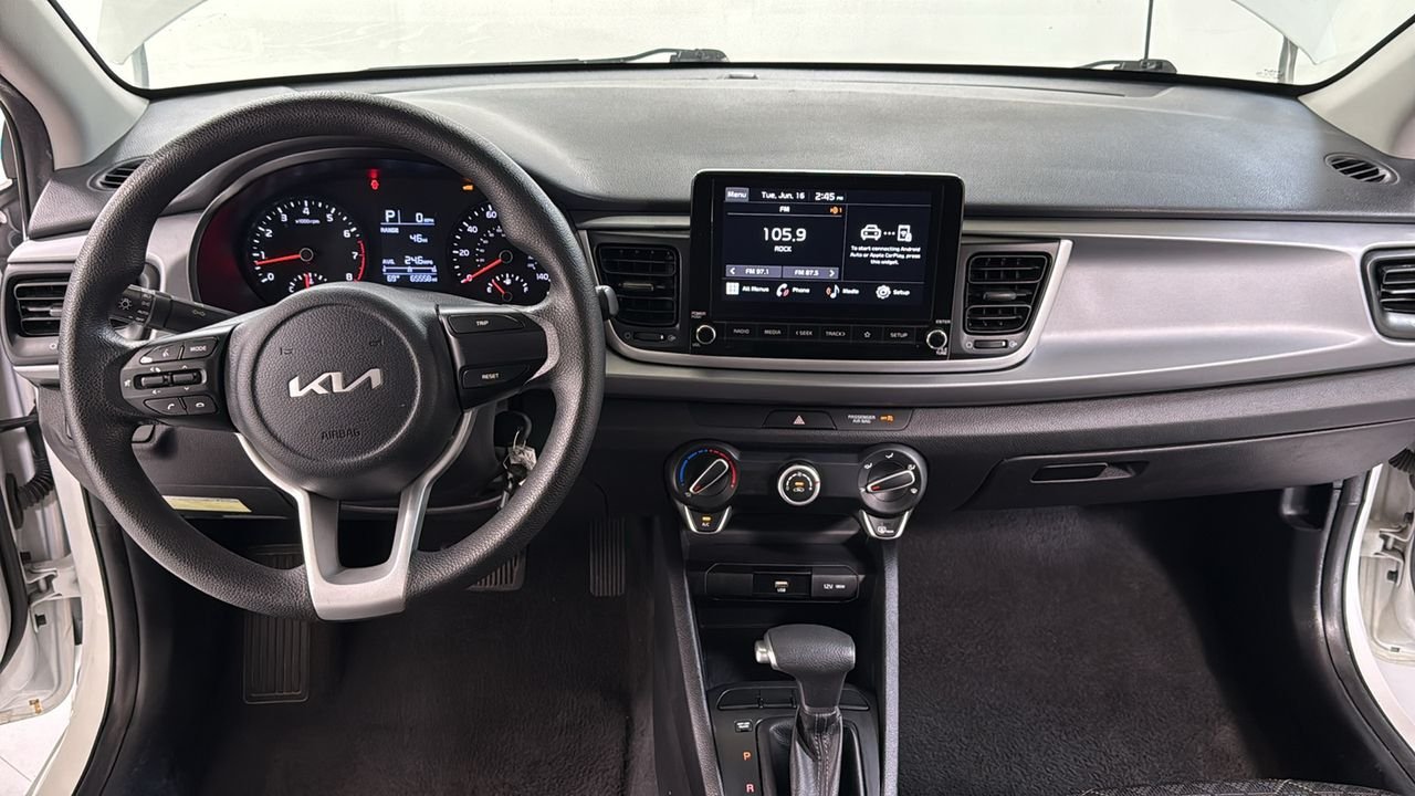 Used 2022 White Kia LX image 9