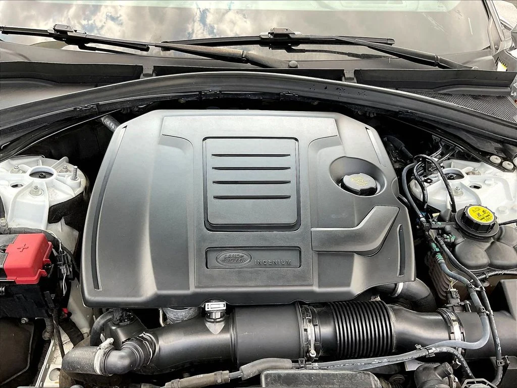 Used 2020 Fuji White Land Rover P250 R-Dynamic S image 29