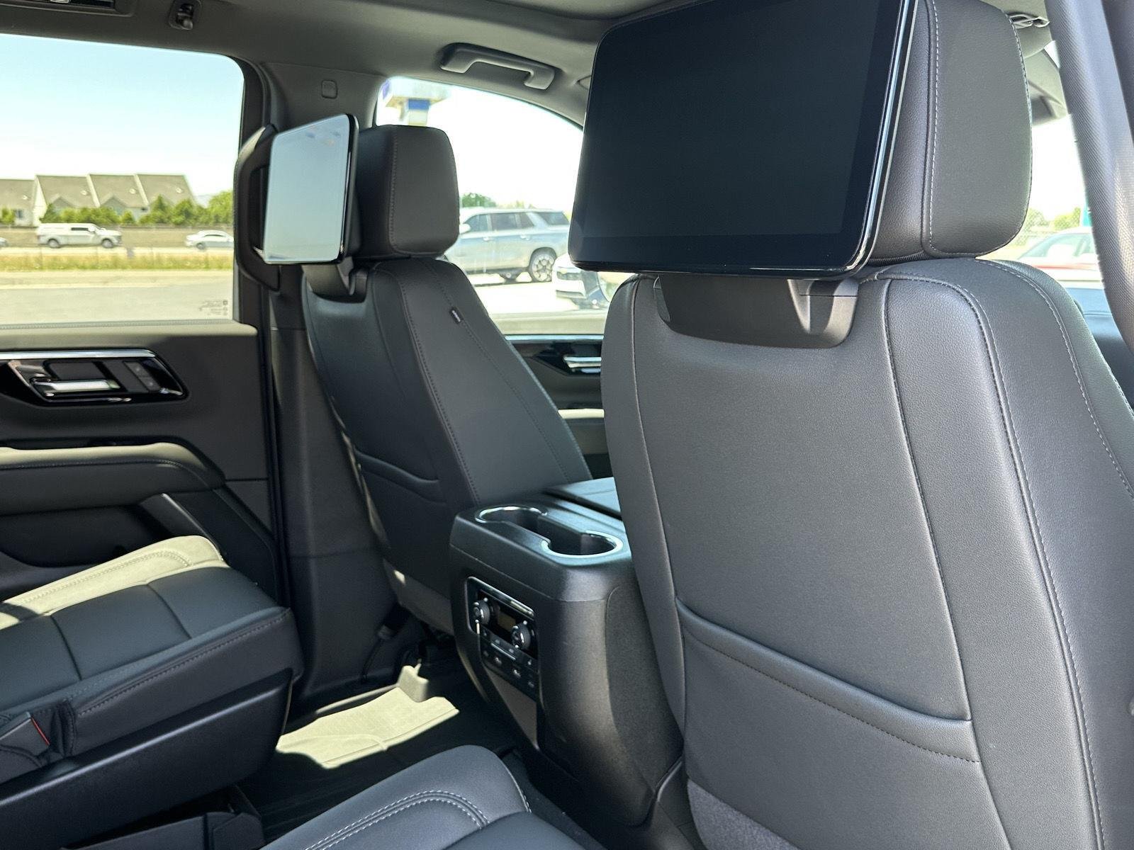 2026 Chevrolet Suburban Z71 - Photo 40