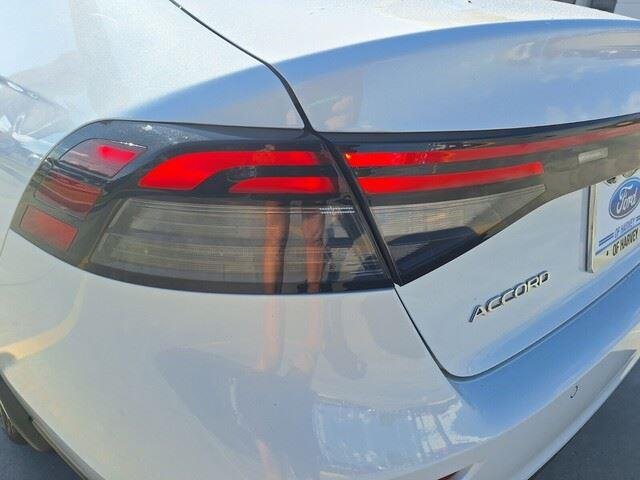 Used 2023 Platinum White Pearl Honda Touring image 28