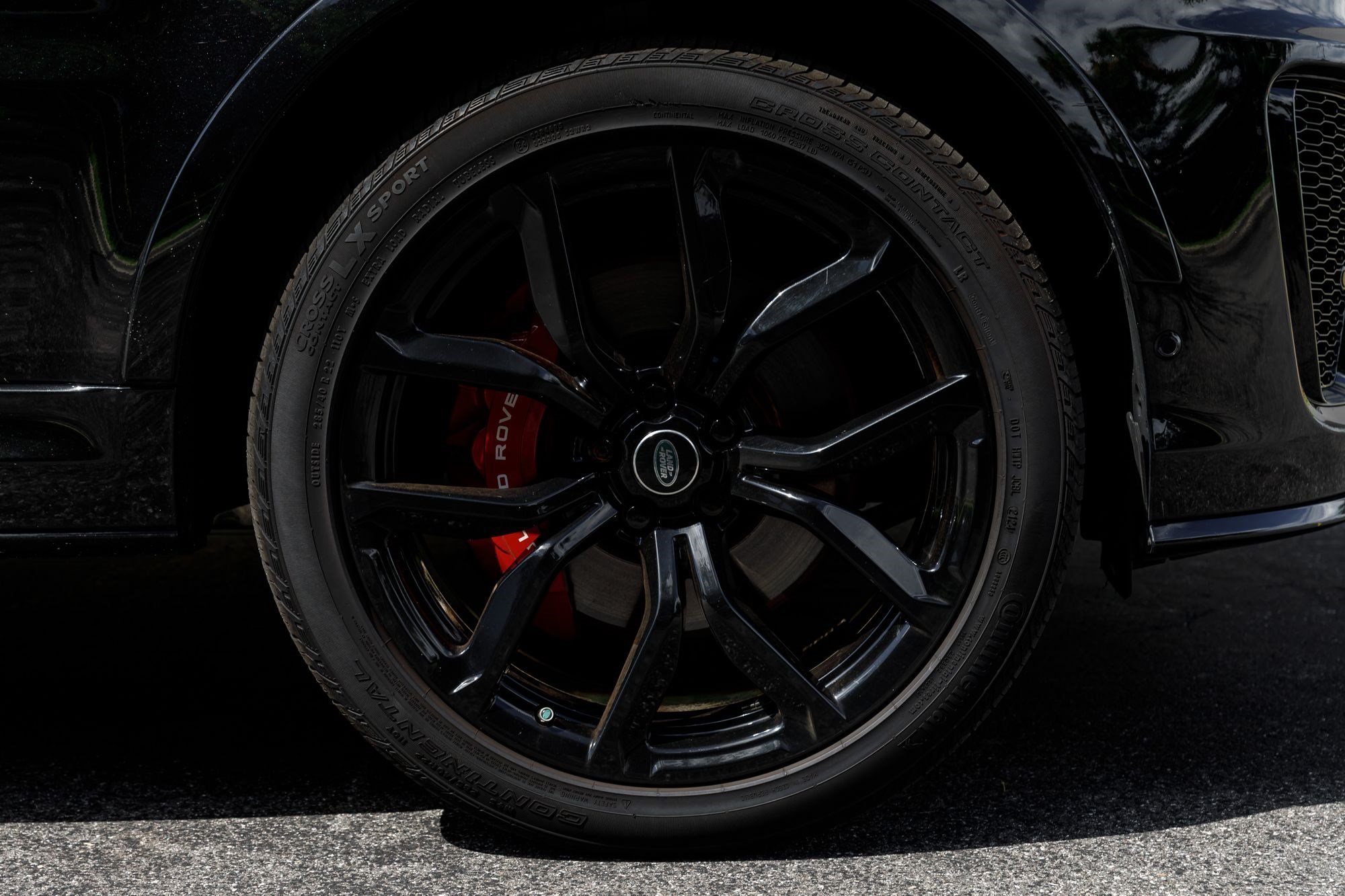Used 2022 Black Land Rover SVR image 41