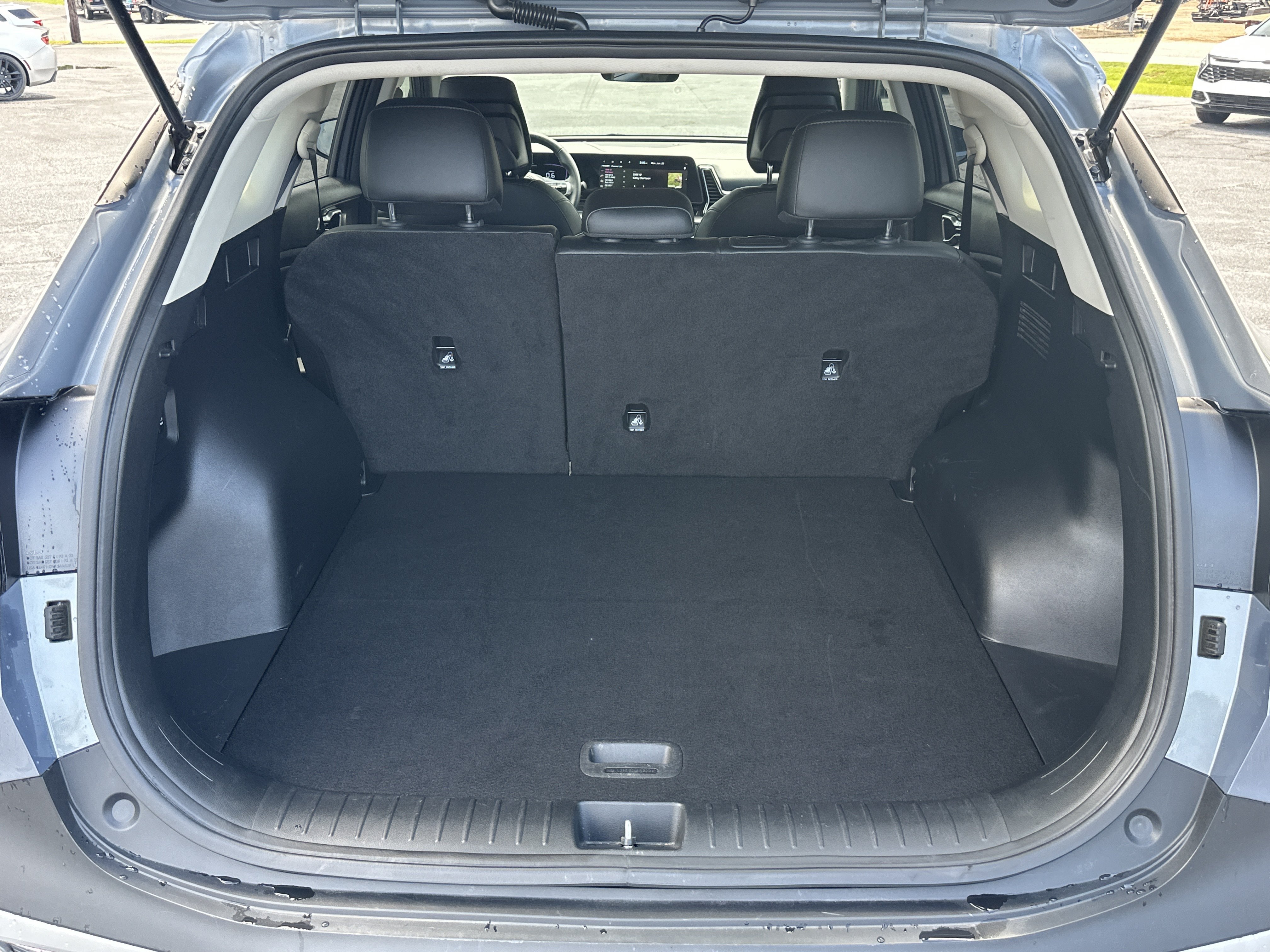 Used 2025 Everlasting Silver Kia EX image 19