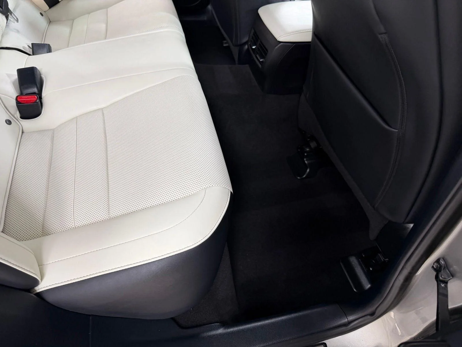 Used 2022 Atomic Silver Lexus IS 350 F SPORT image 39