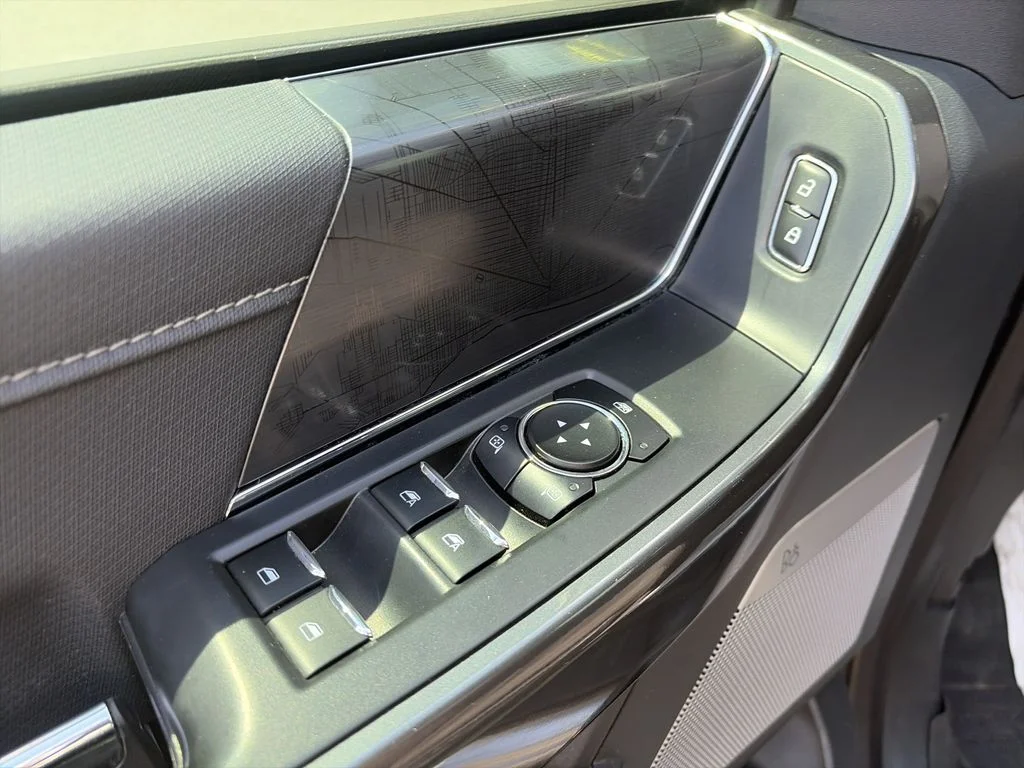 Used 2023 Silver Ford XLT image 19
