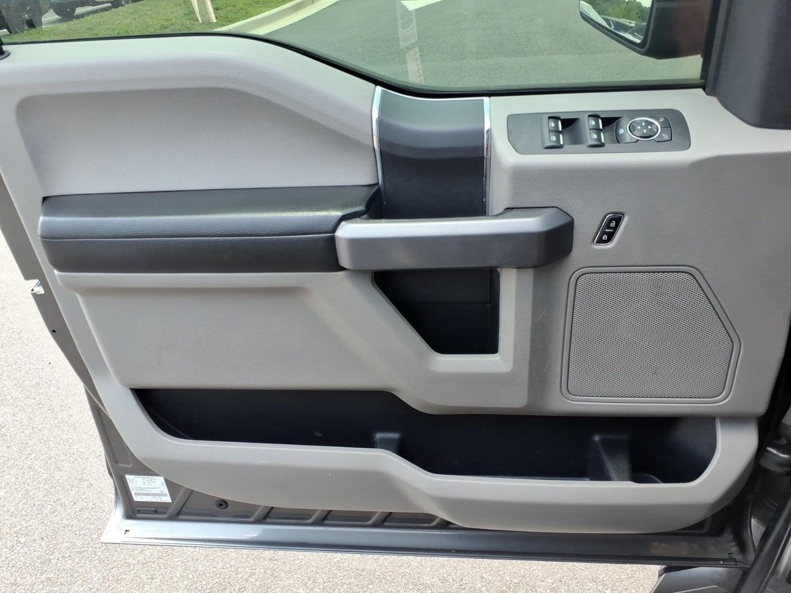 Used 2015 Magnetic Metallic Ford XLT image 27