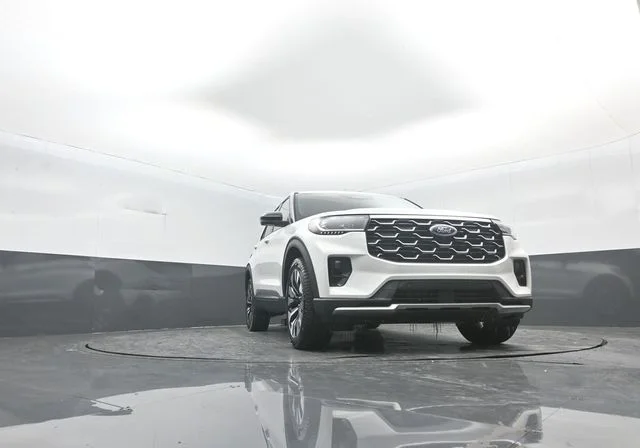 New 2026 Star White Metallic Tri-Coat Ford Platinum™ image 29