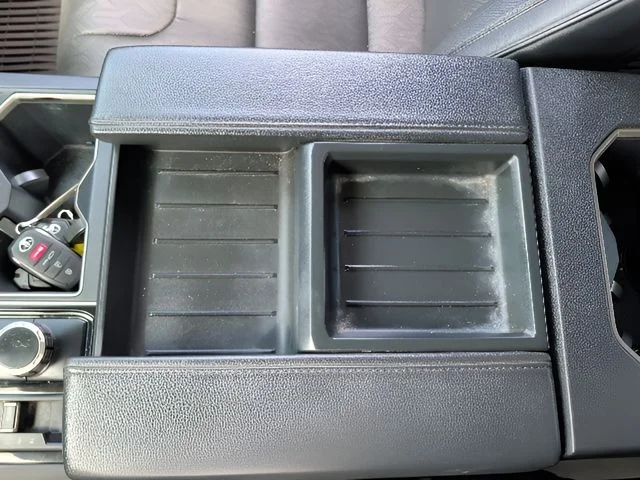 Used 2022 White Toyota SR5 image 33