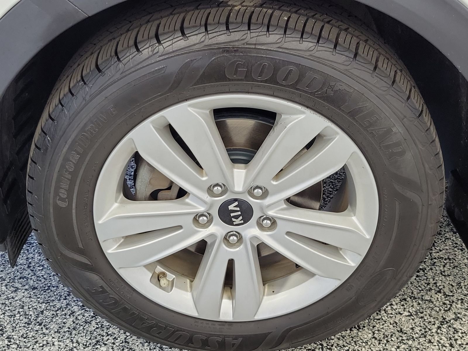 Used 2019 White Kia LX image 5