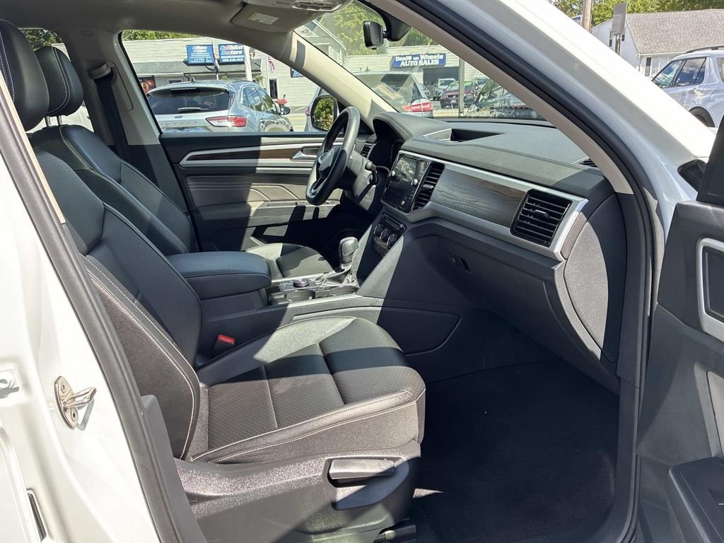 Used 2023 White Volkswagen 3.6L V6 SE w/Technology image 9