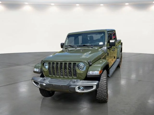 Used 2022 Green Jeep Sport image 2