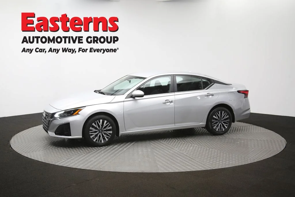 Used 2023 Silver Nissan 2.5 SV image 57
