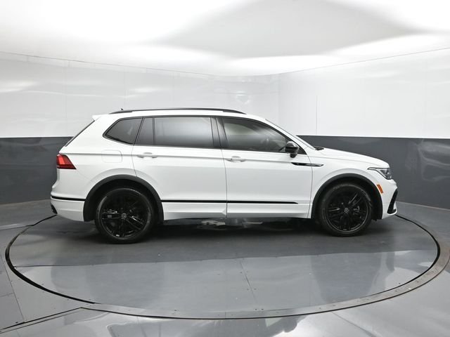 Used 2022 White Volkswagen 2.0T SE R-Line Black image 11