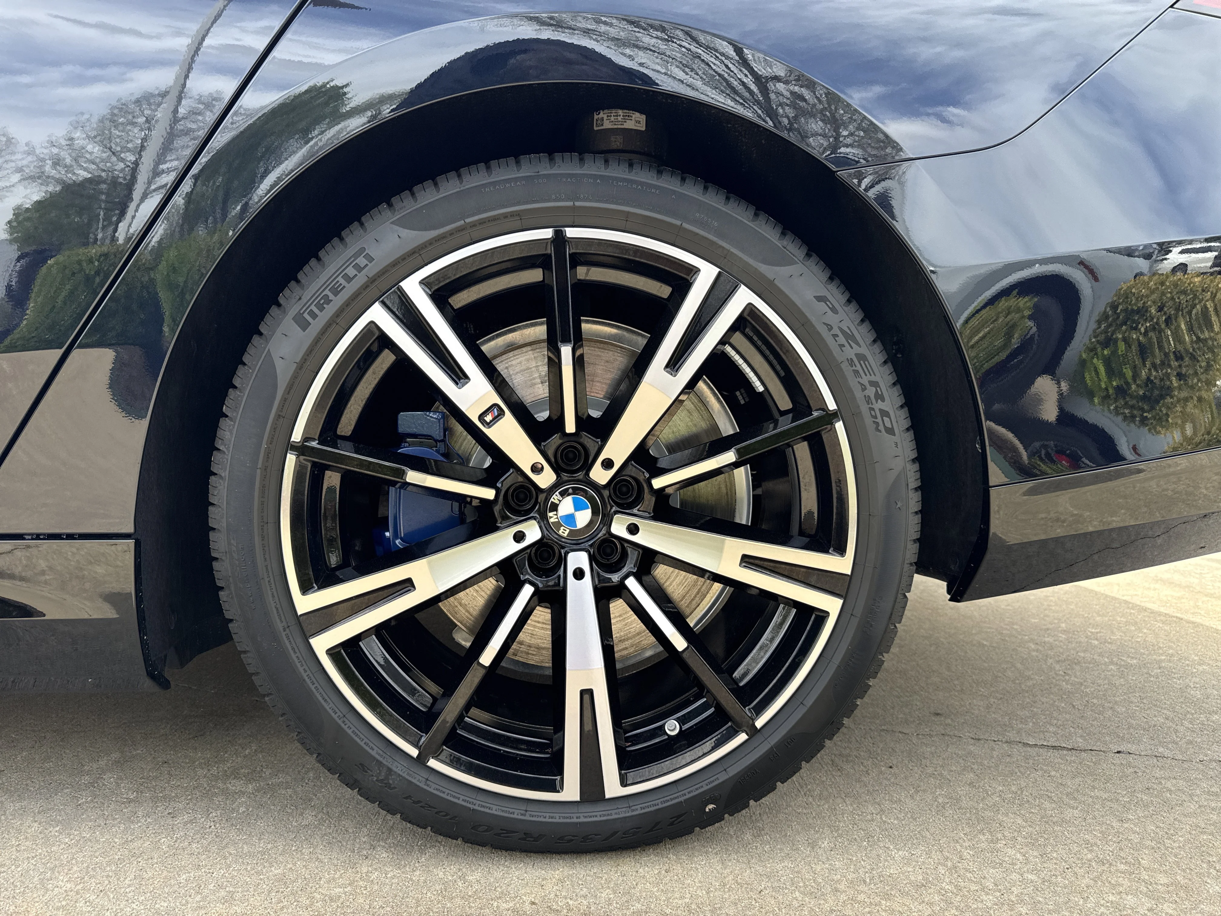 New 2026 CARBON BLACK BMW 550e xDrive image 27