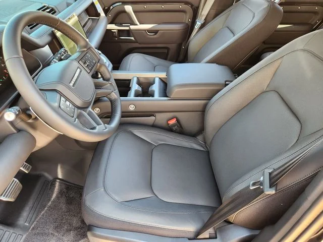 2025 Land Rover Defender V8 - Photo 9