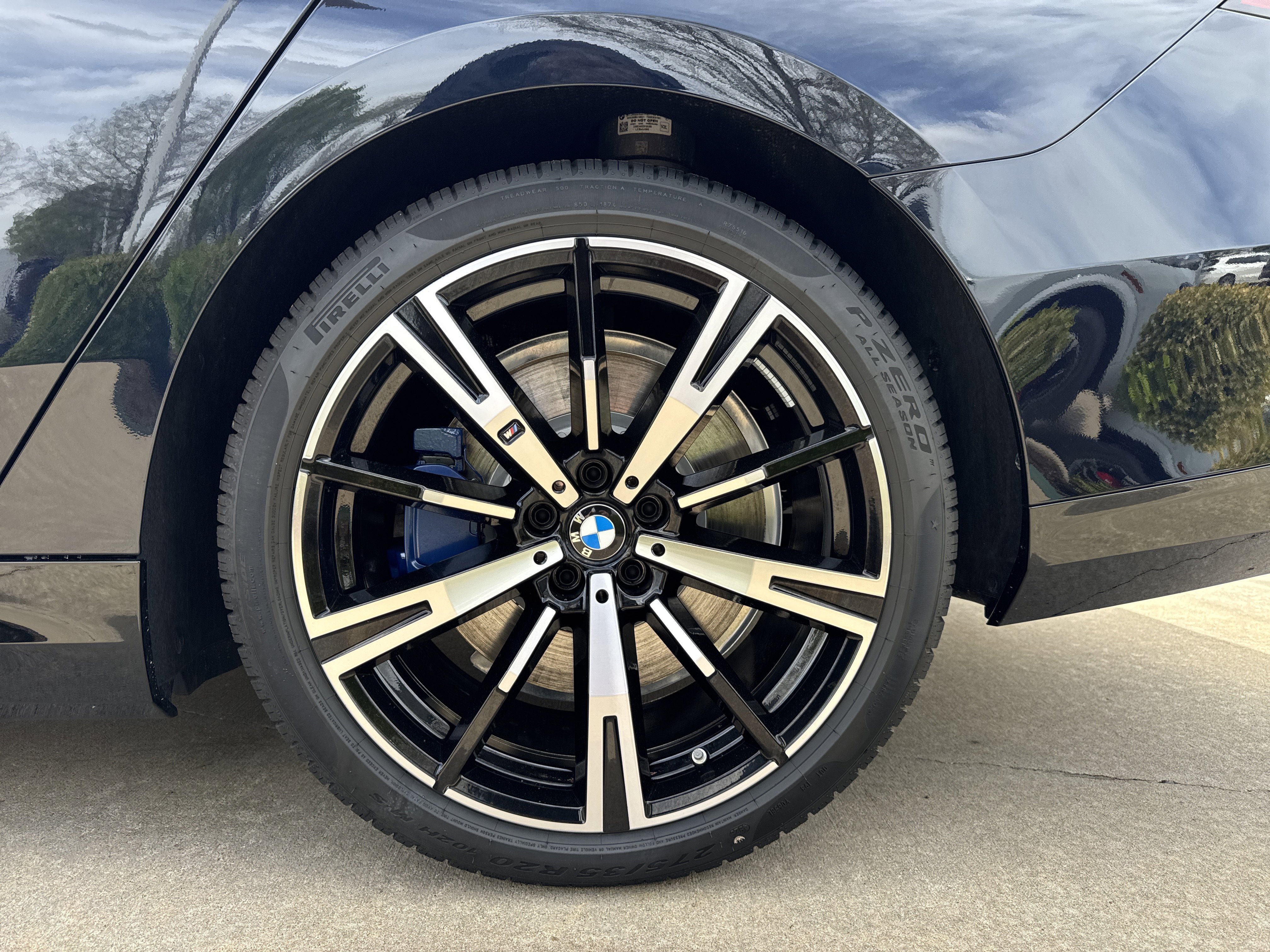 New 2026 CARBON BLACK BMW 550e xDrive image 27