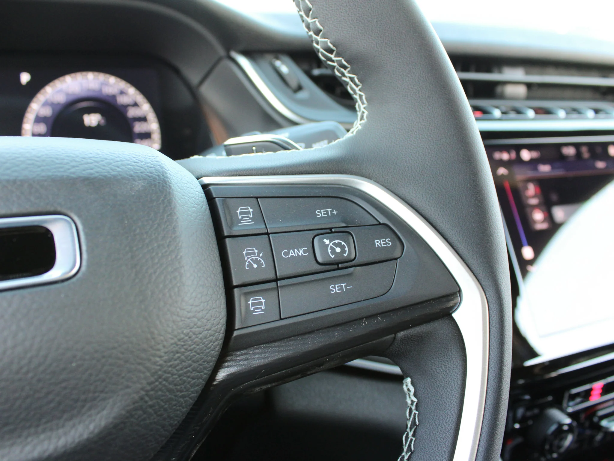 Used 2025 Grey Jeep Altitude* 4x4, Sunroof, Heated Leather, Wireless Charging Pad image 14
