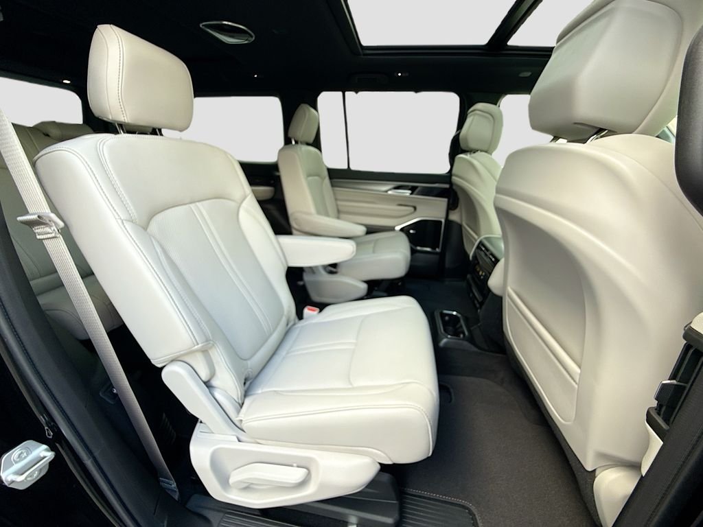 New 2026 High Gloss Black Exterior Paint Jeep Limited Reserve image 31