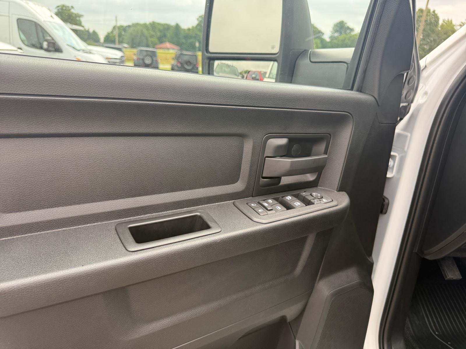 New 2026 Bright White Clear-Coat Exterior Paint RAM Tradesman image 11