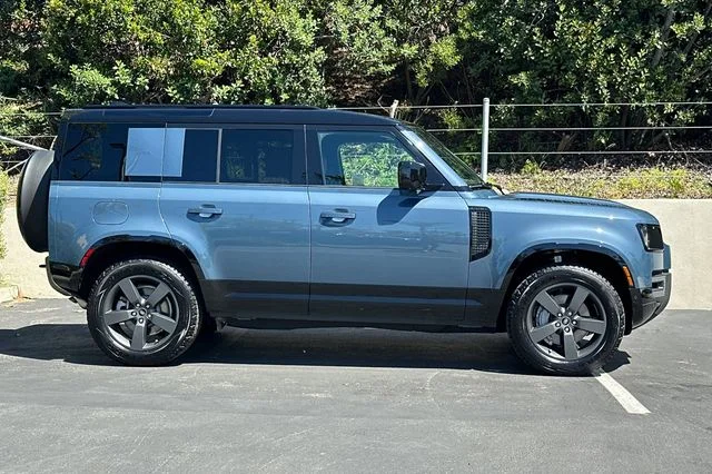 Certified Used 2025 Blue Land Rover X-Dynamic SE image 6