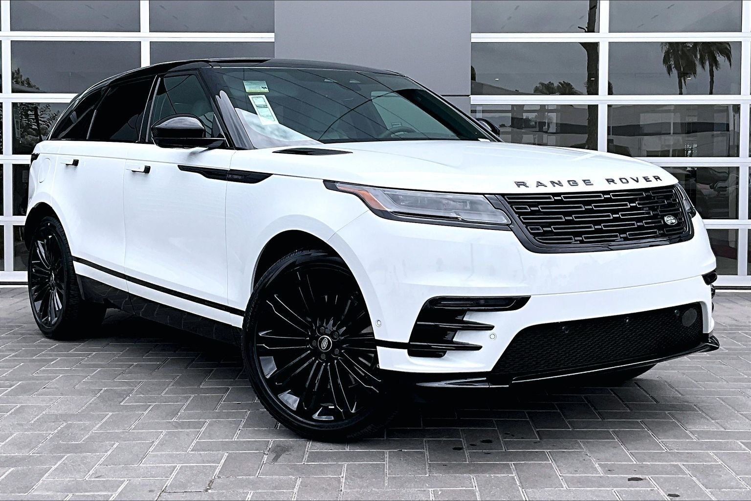 New 2026 Fuji White Land Rover P250 Belgravia Edition image 2