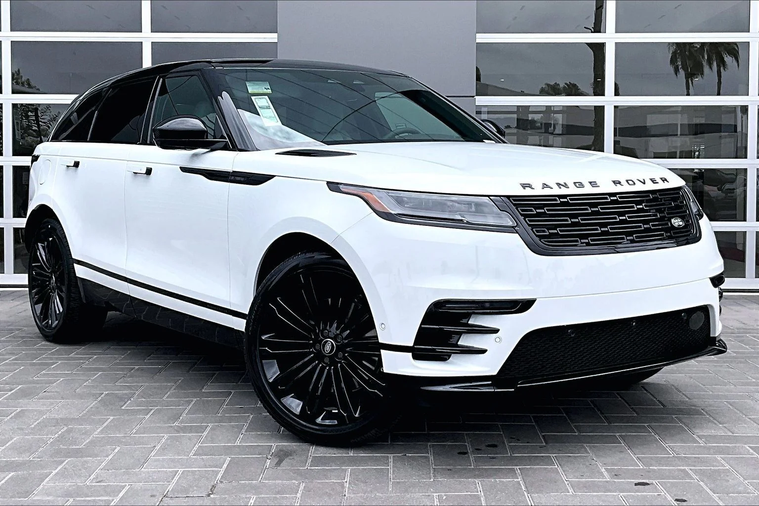 New 2026 Fuji White Land Rover P250 Belgravia Edition image 2