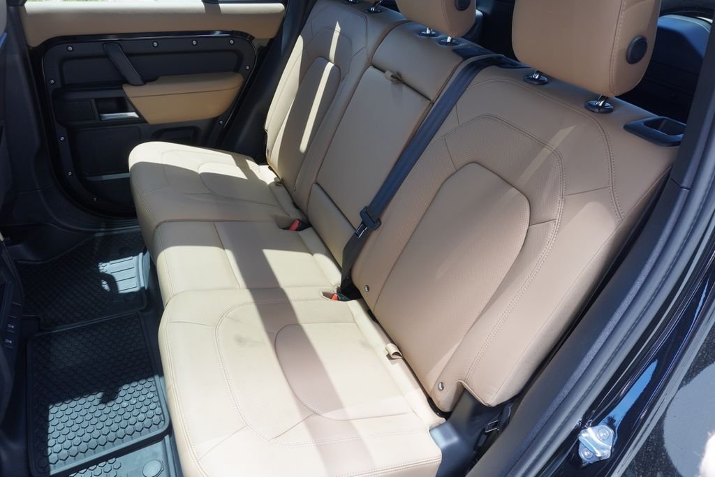 New 2026 Santorini Black Land Rover X-Dynamic SE image 30