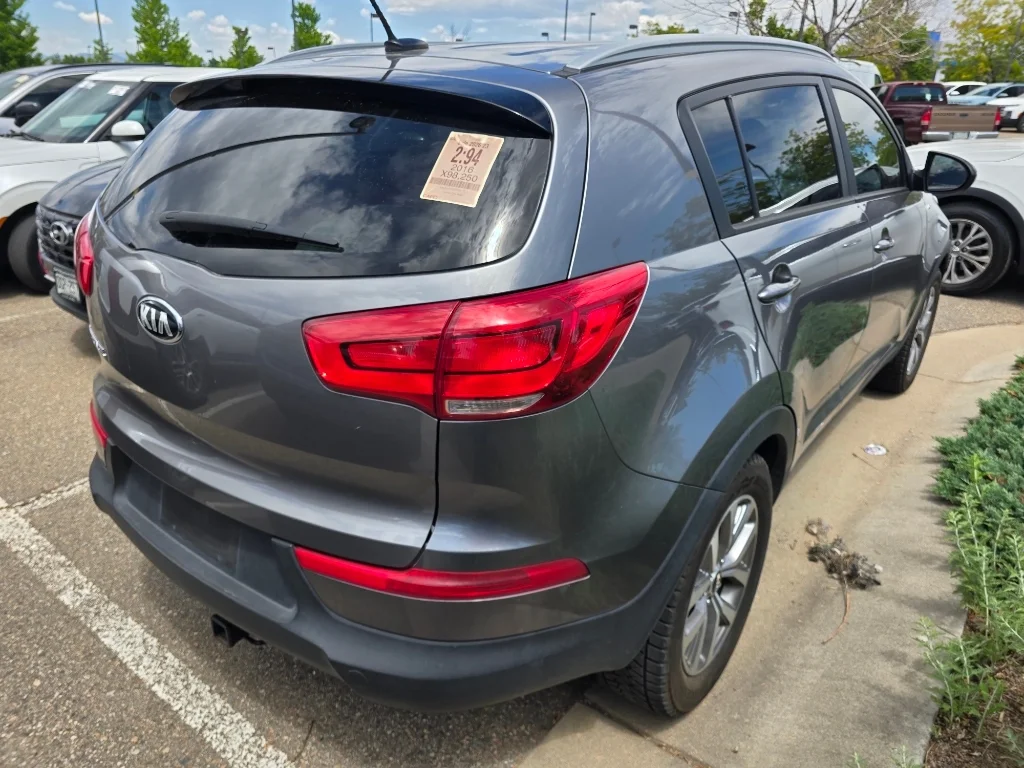 Used 2016 Mineral Silver Kia LX image 9
