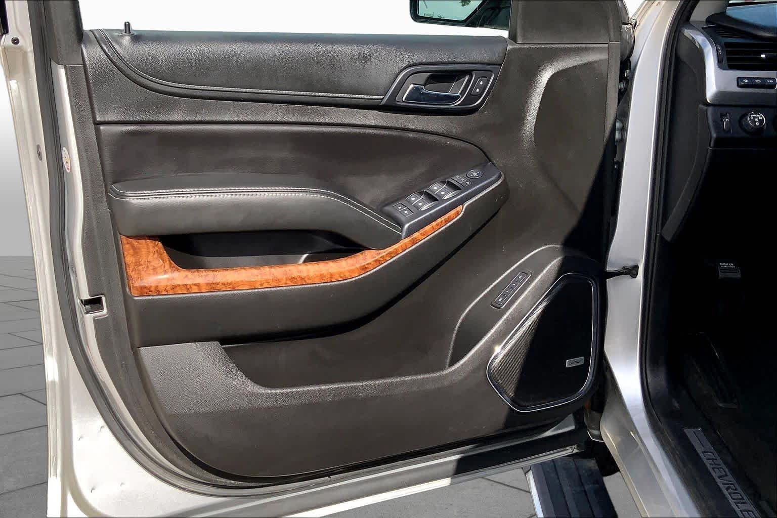 Used 2018 Silver Ice Metallic Chevrolet Premier image 22