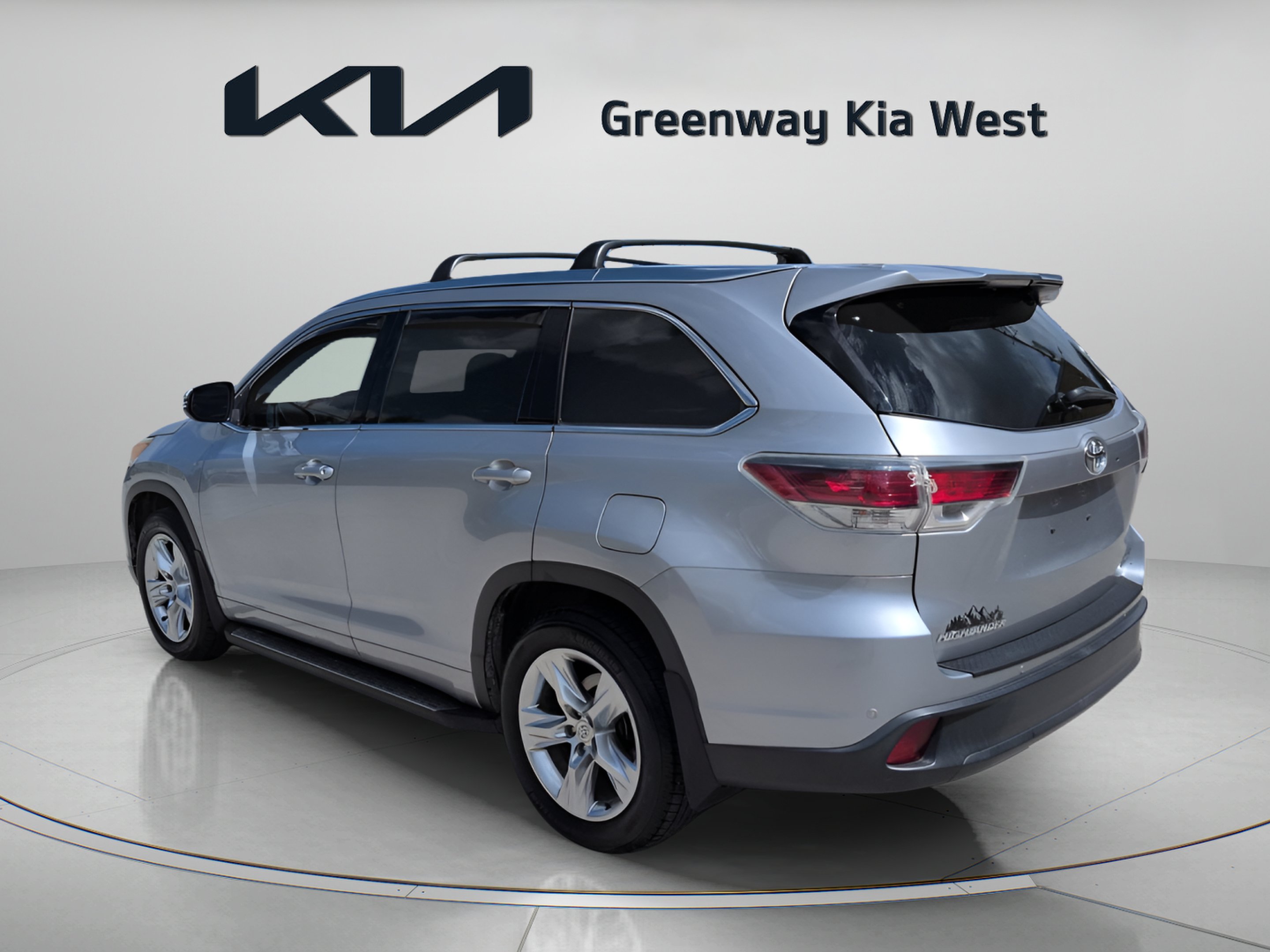 Used 2015 Silver Sky Metallic Toyota Limited image 5