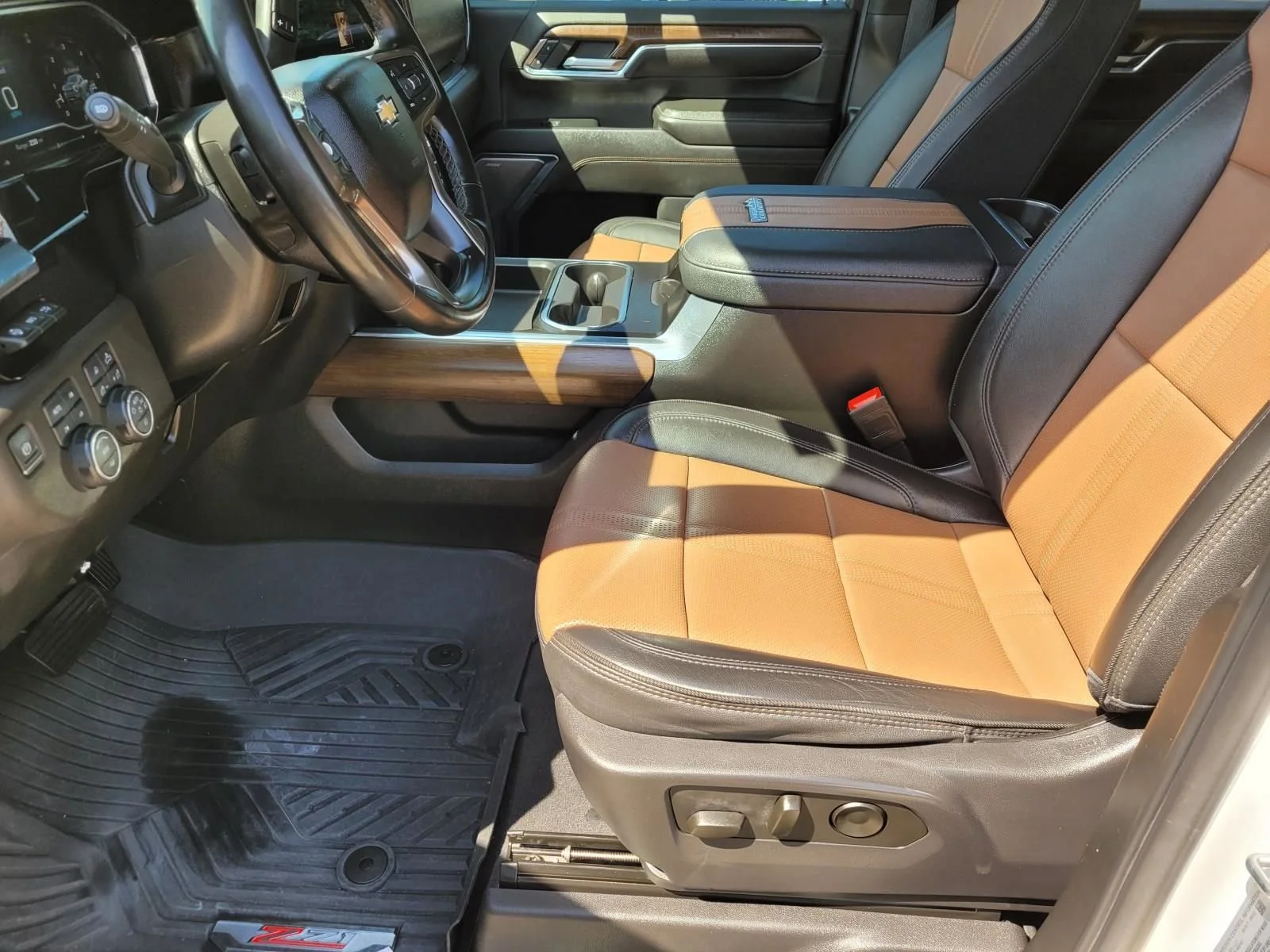 Used 2024 Iridescent Pearl Tricoat Chevrolet High Country image 23